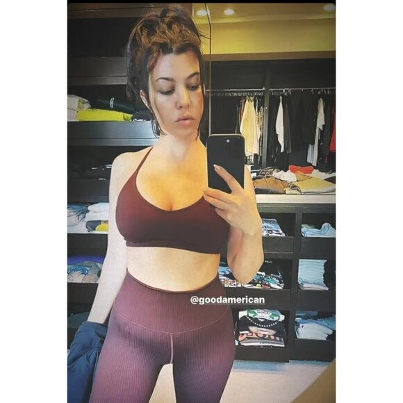 Good American | Seamless Rib Leggings in Chocolate - Picture 2 of 10